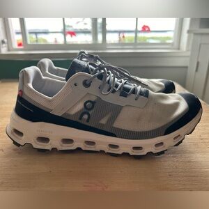 ON cloud vista woman’s running shoes size 9
